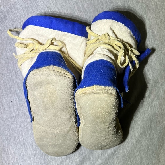 Blue and yellow cloth and moosehid mukluks - Picture 2 of 6